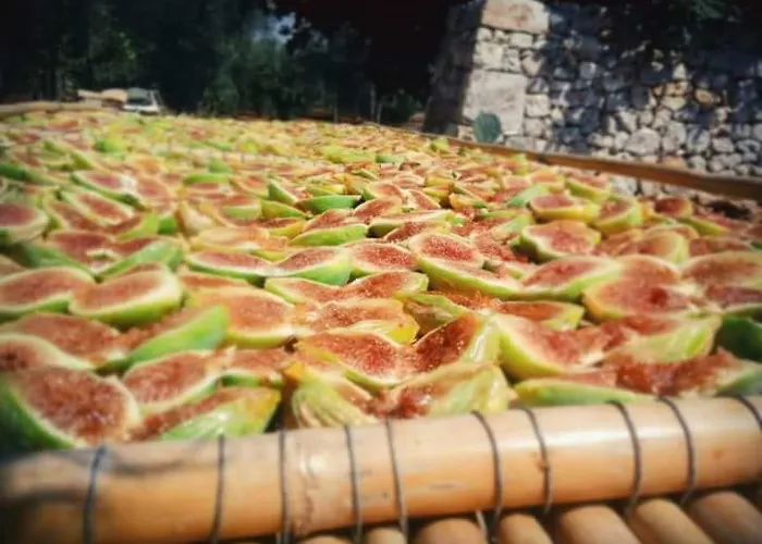 Trullo Lauro * צ'לייה מספיקה